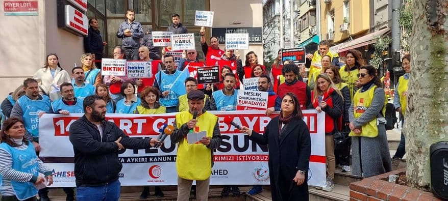Sendikamız 1 Nolu Şube yönetici ve üyeleri, İstanbul’da Tıp Bayramı etkinlikleri çerçevesinde paydaş STK’lar ile birlikte basın açıklamasına katıldı.